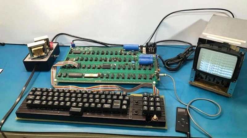 Apple: Υπολογιστής του 1976 πουλήθηκε για 375.000 δολάρια